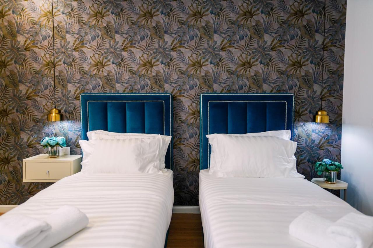 Hotel Capital *