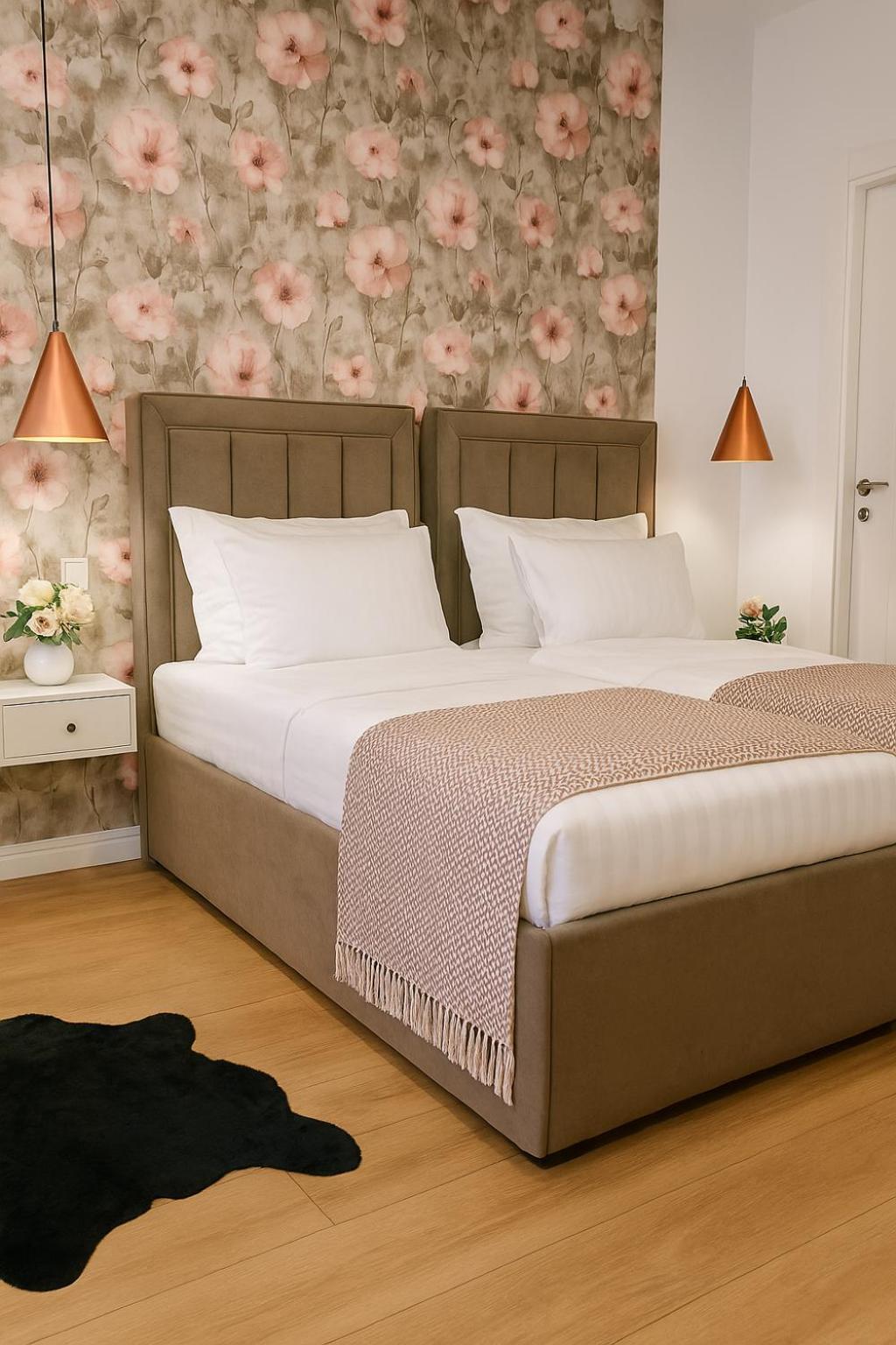 Hotel Capital *